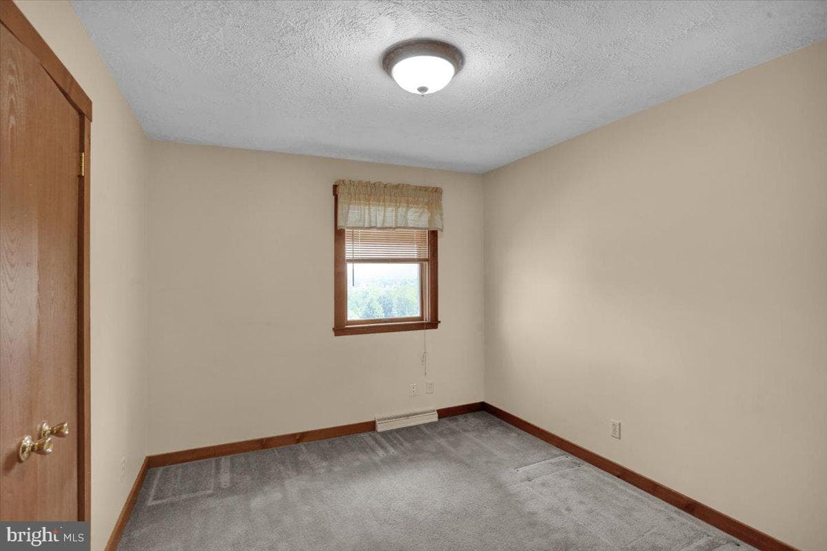209 Pembroke Drive photo 33