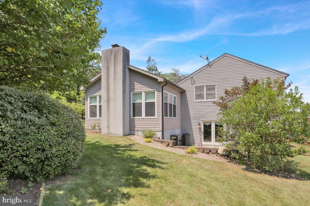 209 Pembroke Drive photo 49