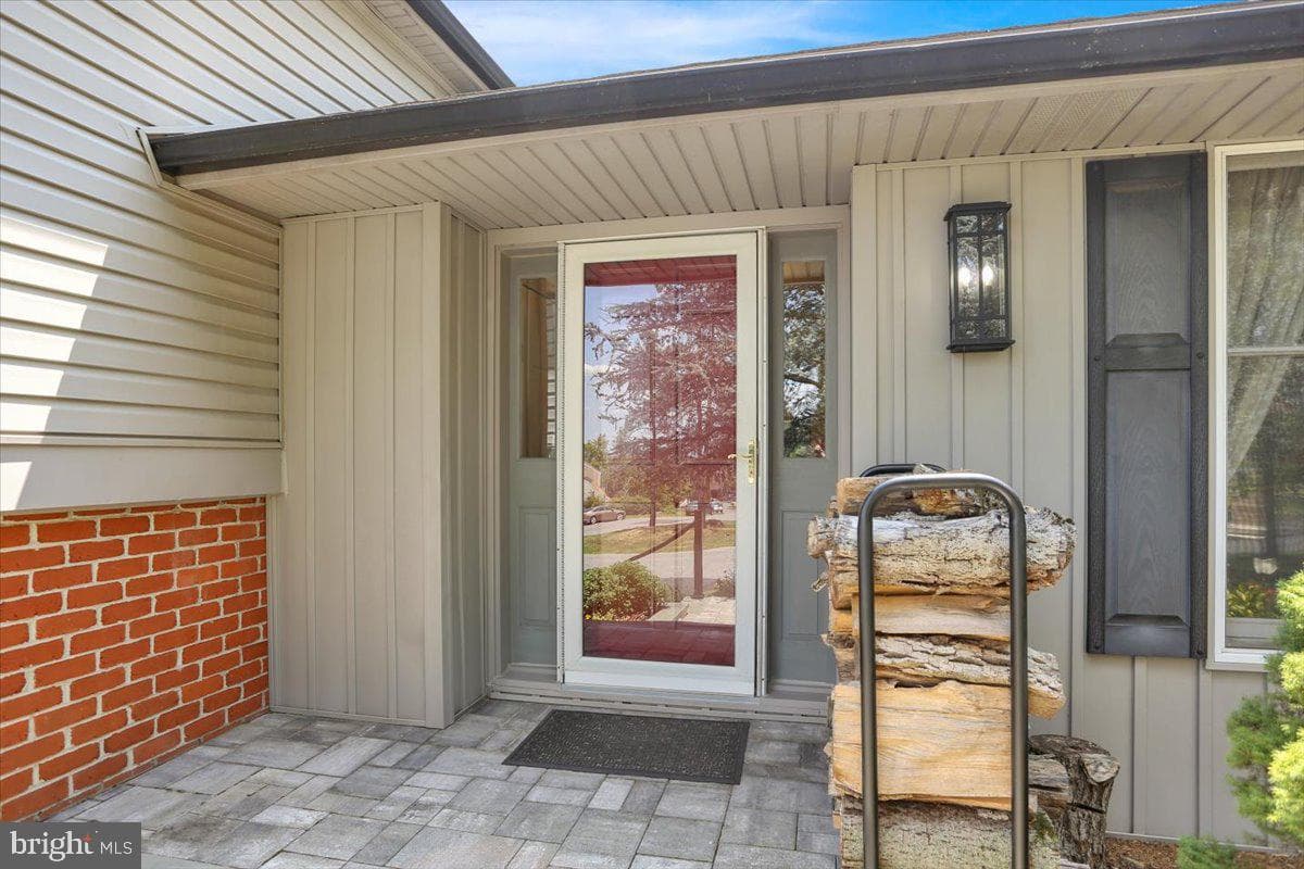 209 Pembroke Drive photo 6