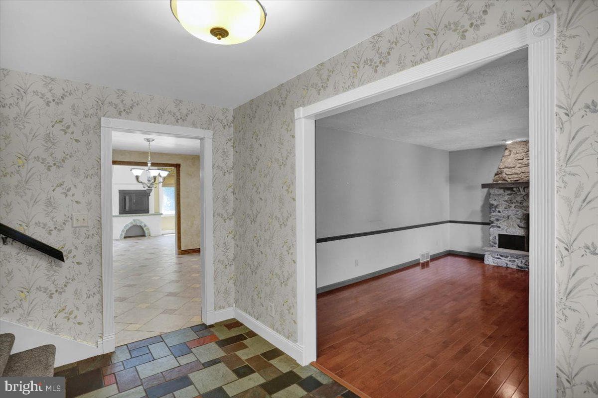 209 Pembroke Drive photo 8