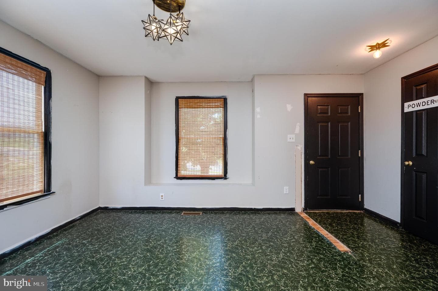 272 N Whiteoak Street photo 11