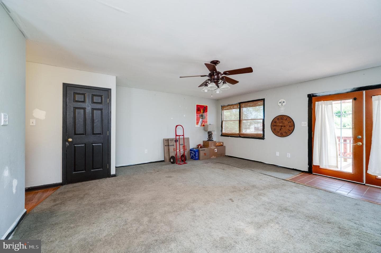 272 N Whiteoak Street photo 4