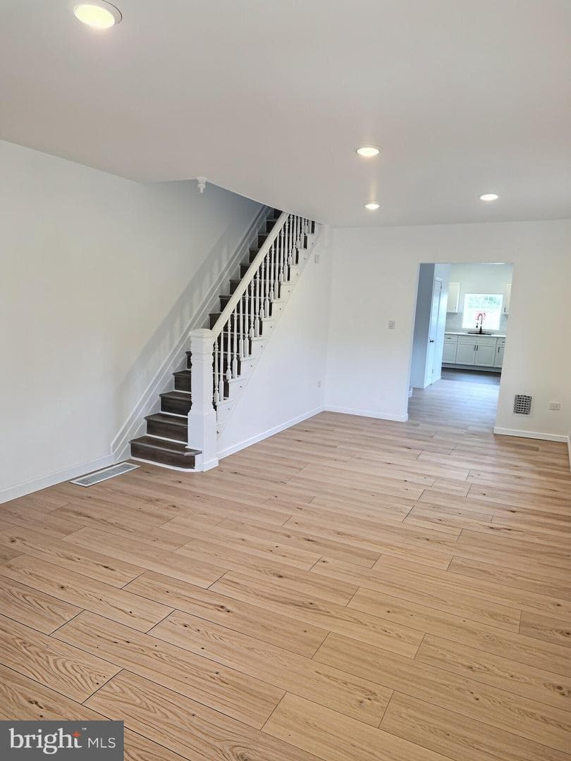 101 Schiller Street photo 2