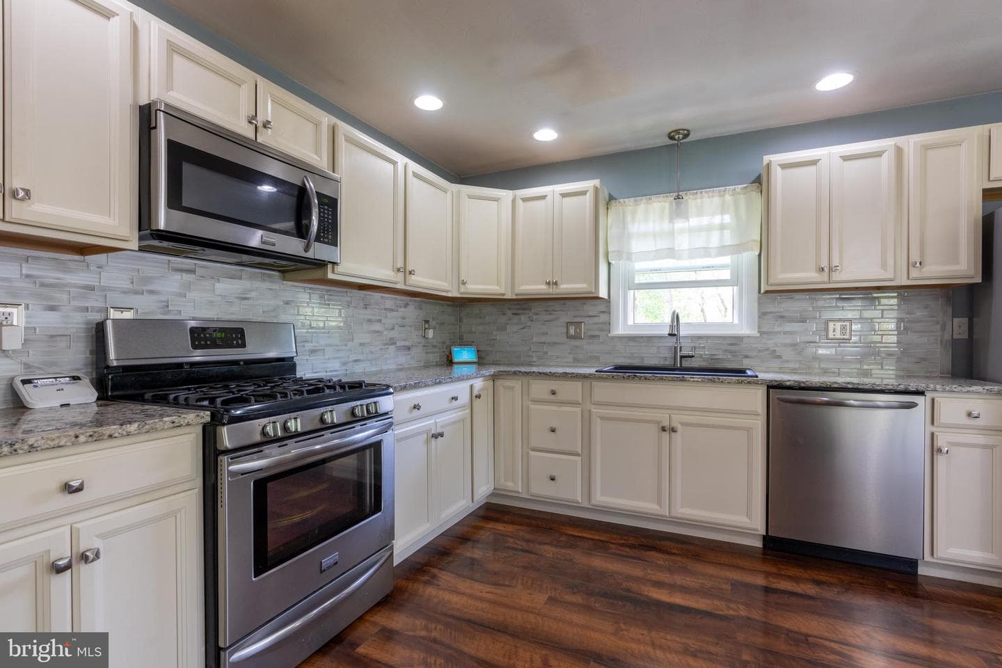3305 Baker Court photo 7