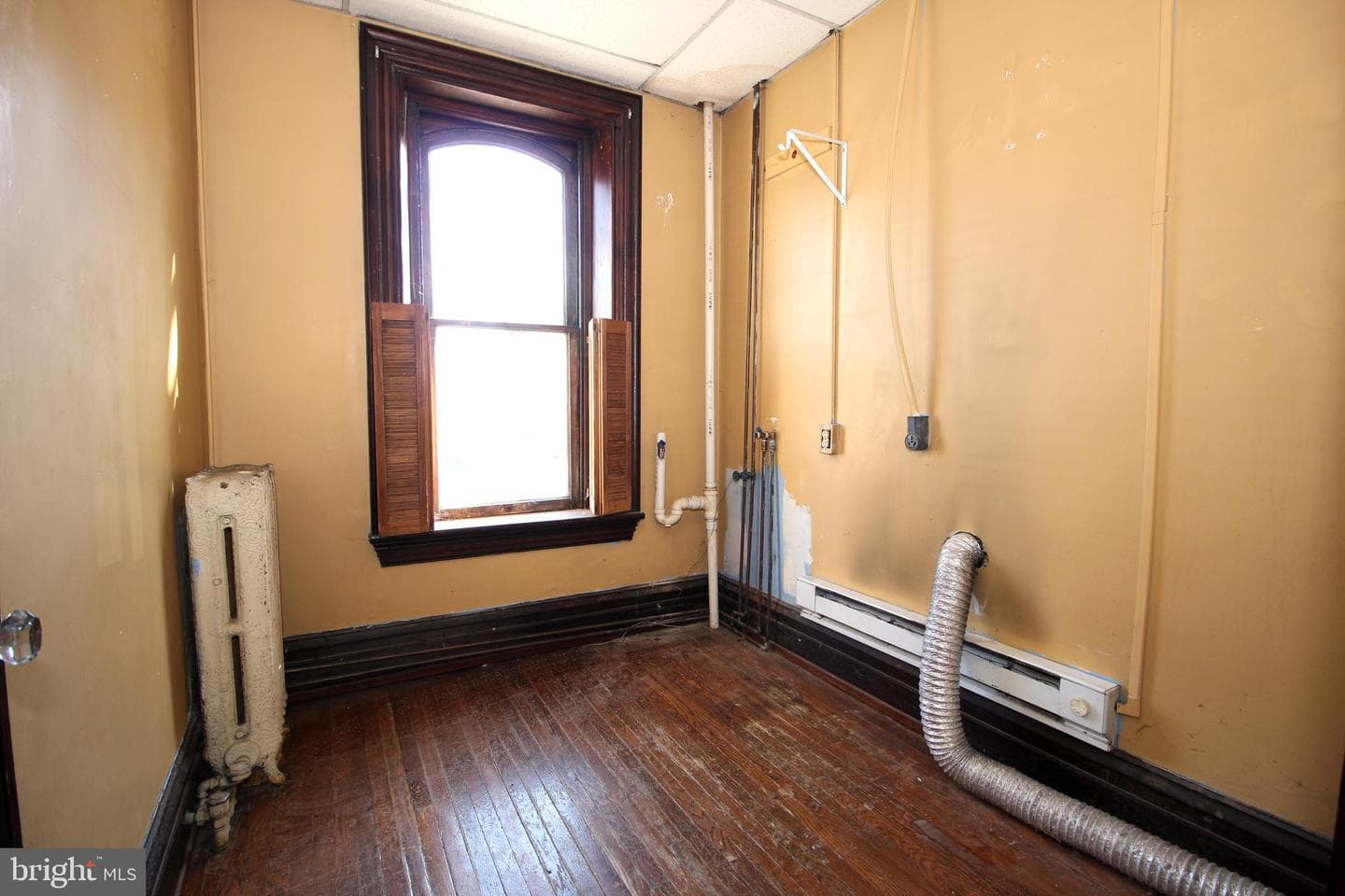 306 W 15th Street photo 19