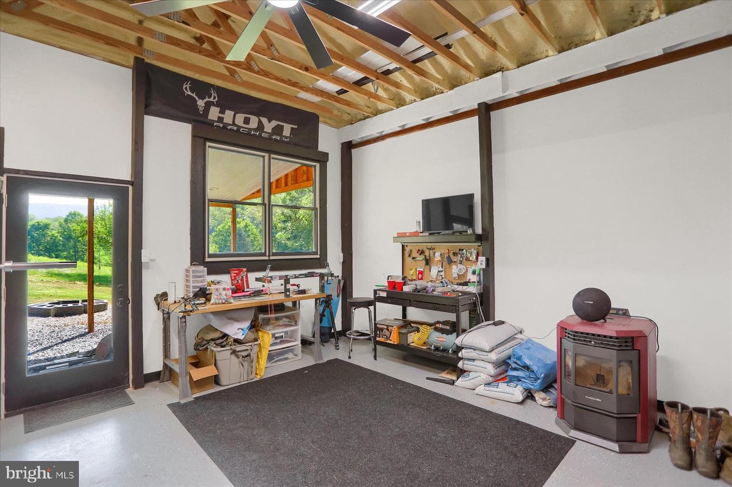 124 Clover Circle photo 40