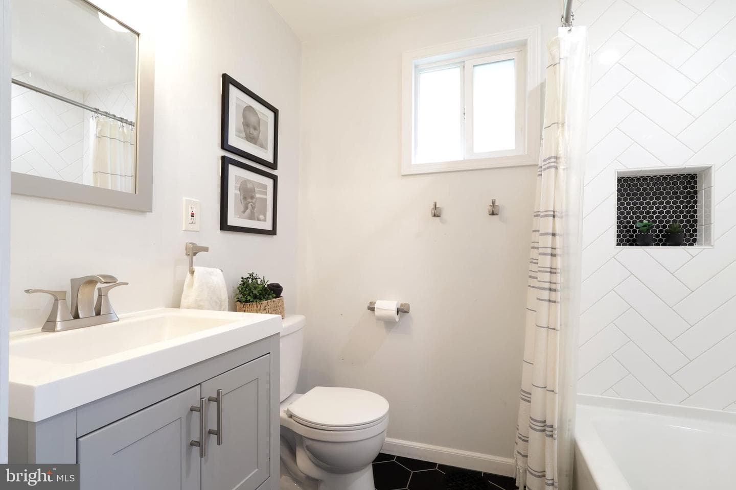 901 Belmont Avenue photo 33