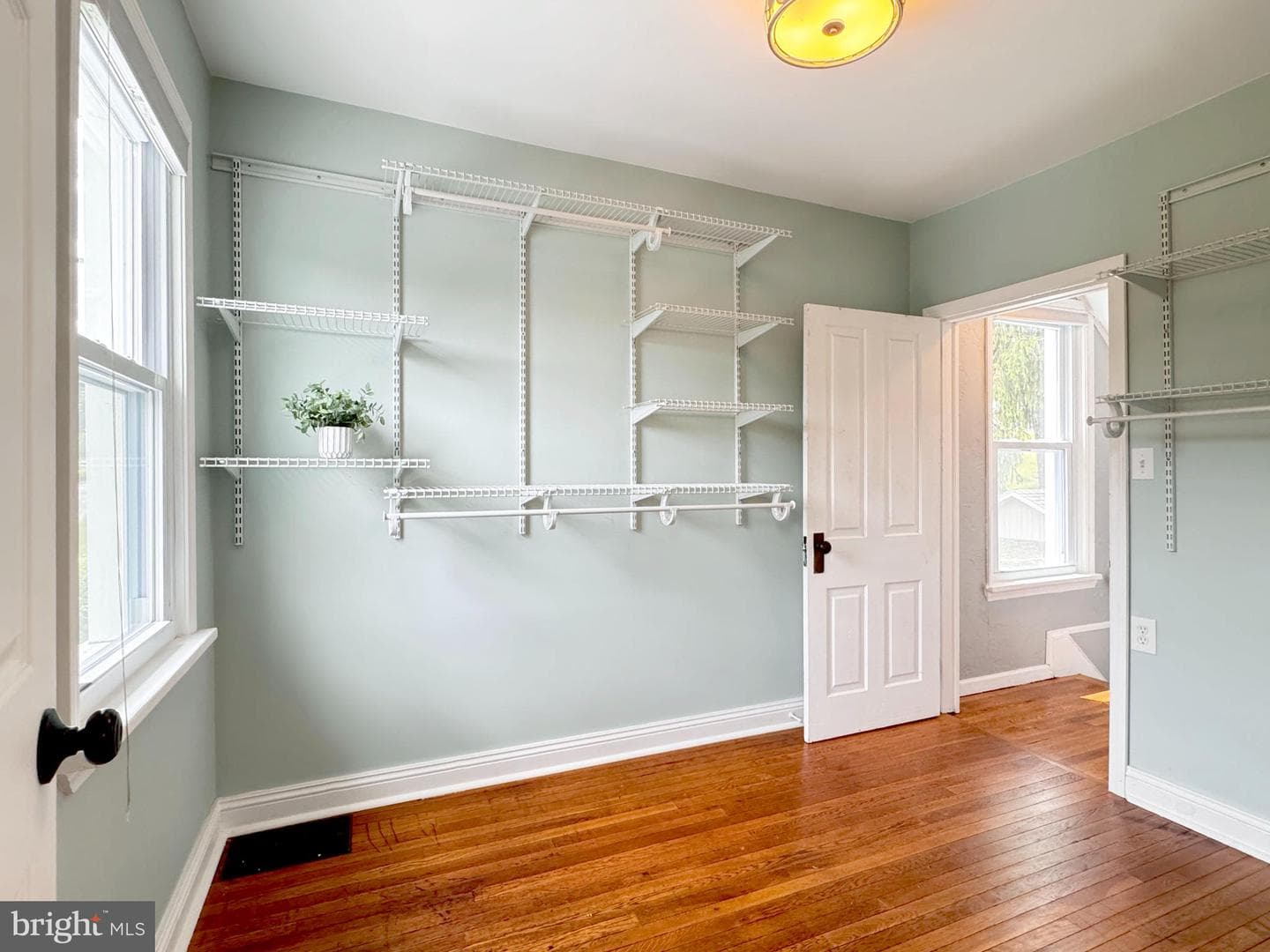 901 Belmont Avenue photo 37