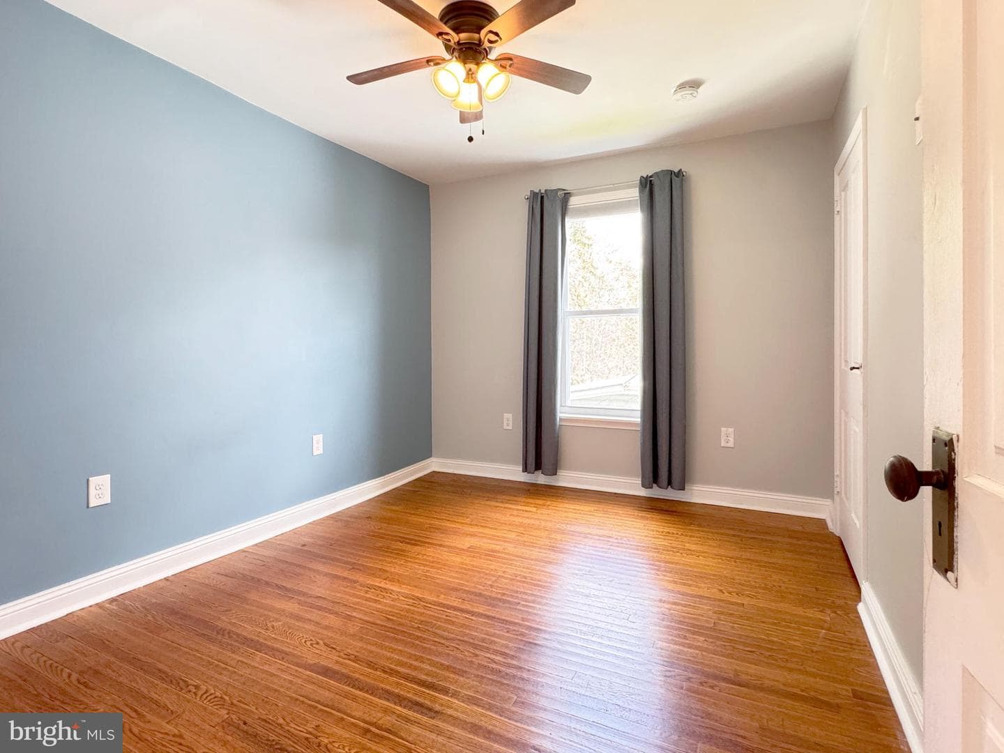 901 Belmont Avenue photo 39