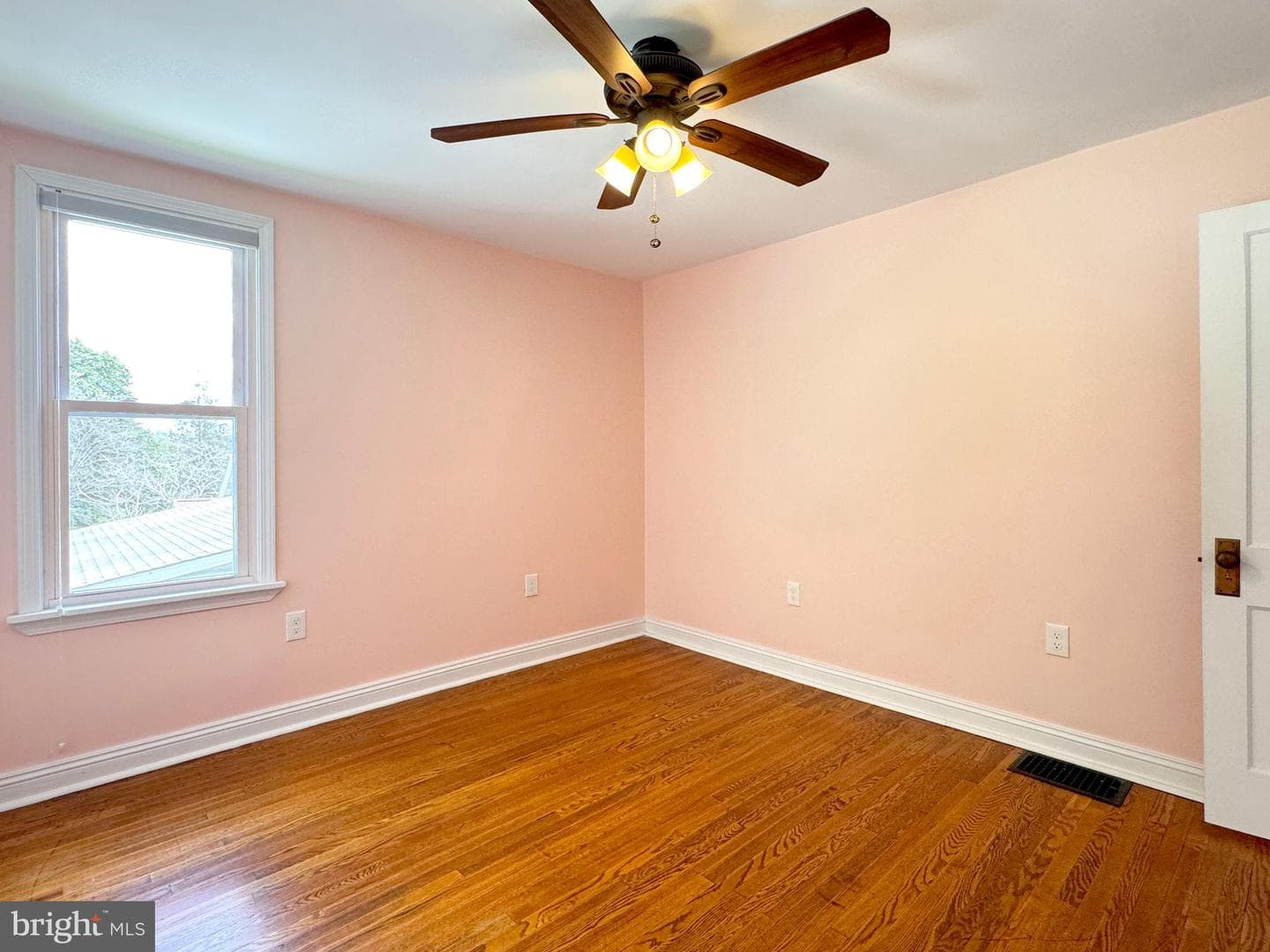 901 Belmont Avenue photo 42