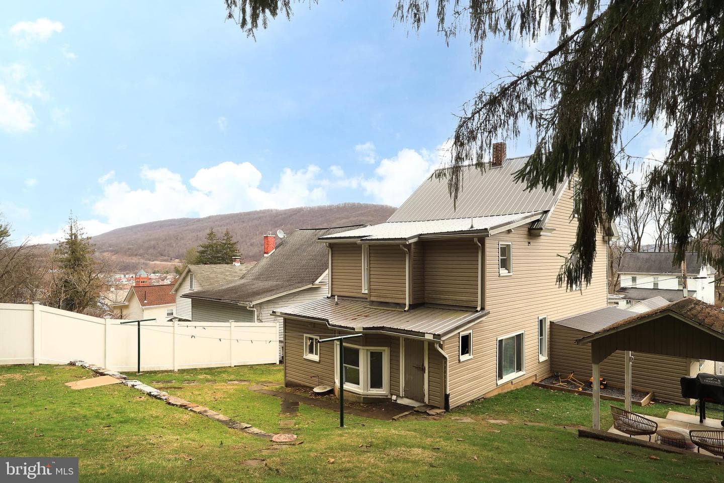 901 Belmont Avenue photo 48