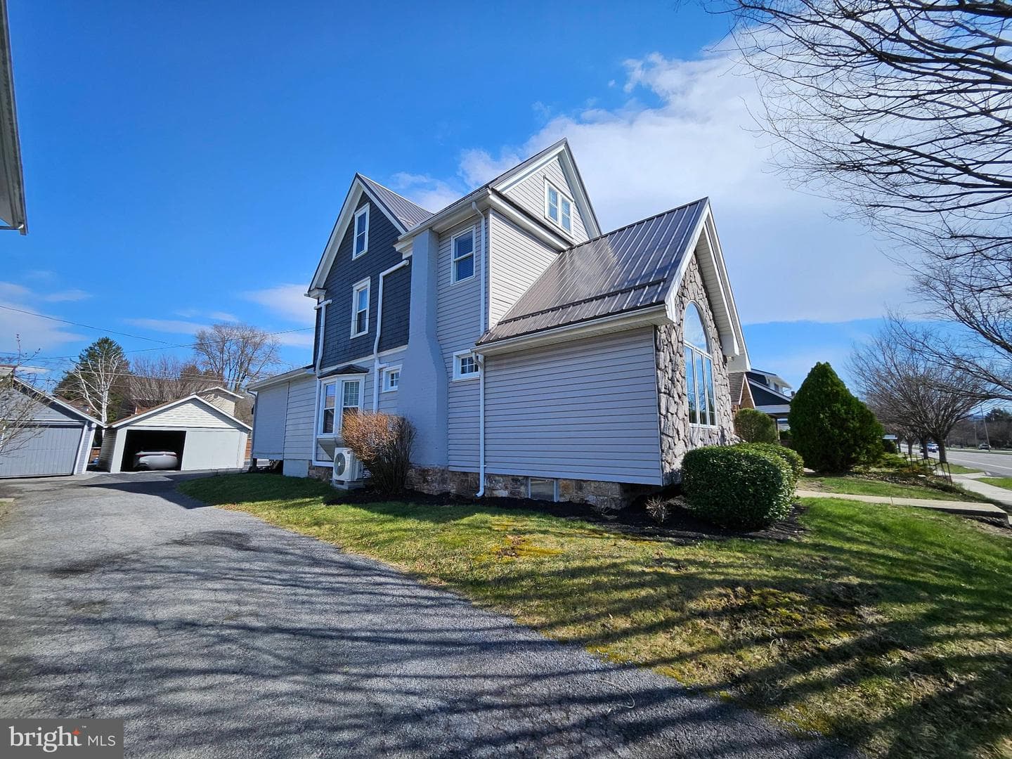 211 Logan Boulevard photo 10
