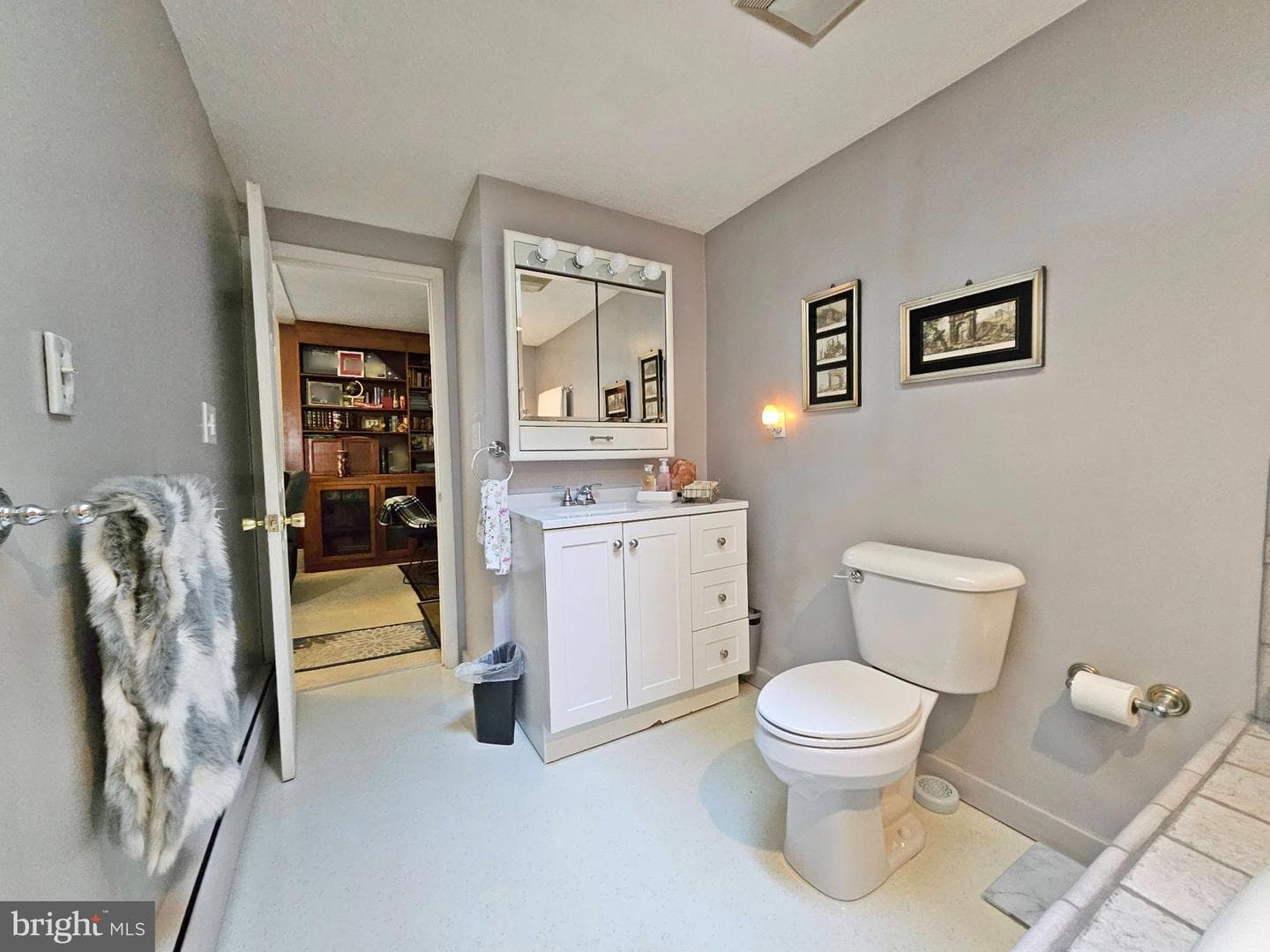 211 Logan Boulevard photo 12