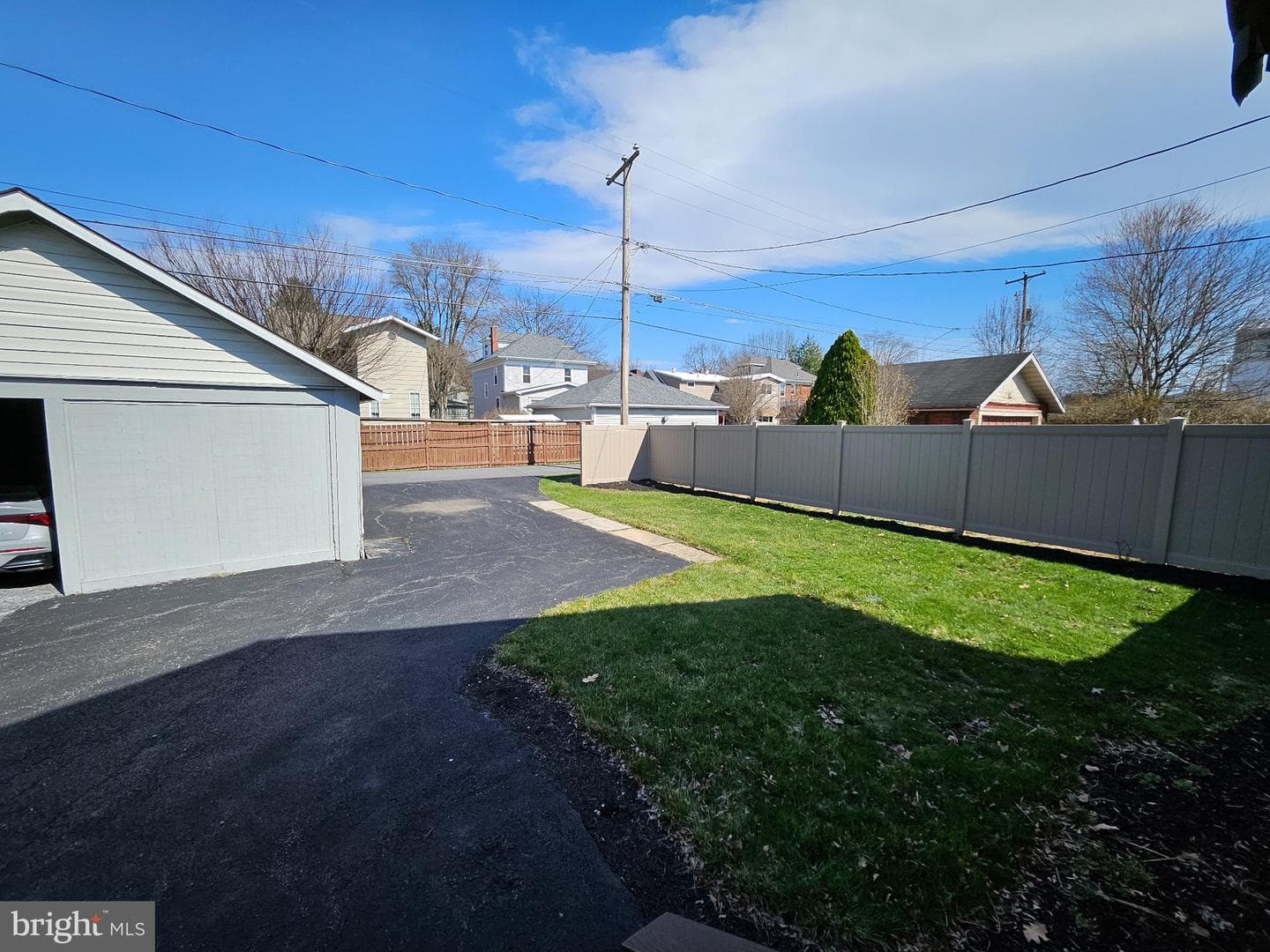 211 Logan Boulevard photo 26