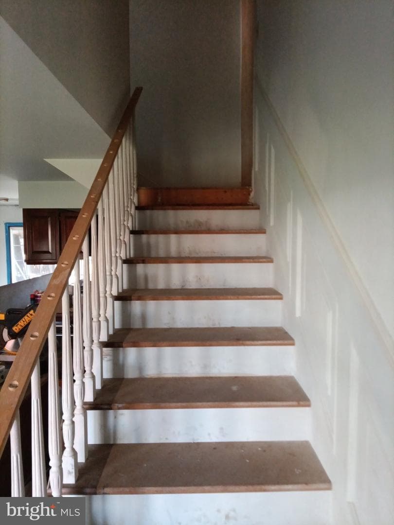 114 E Penn Street photo 18