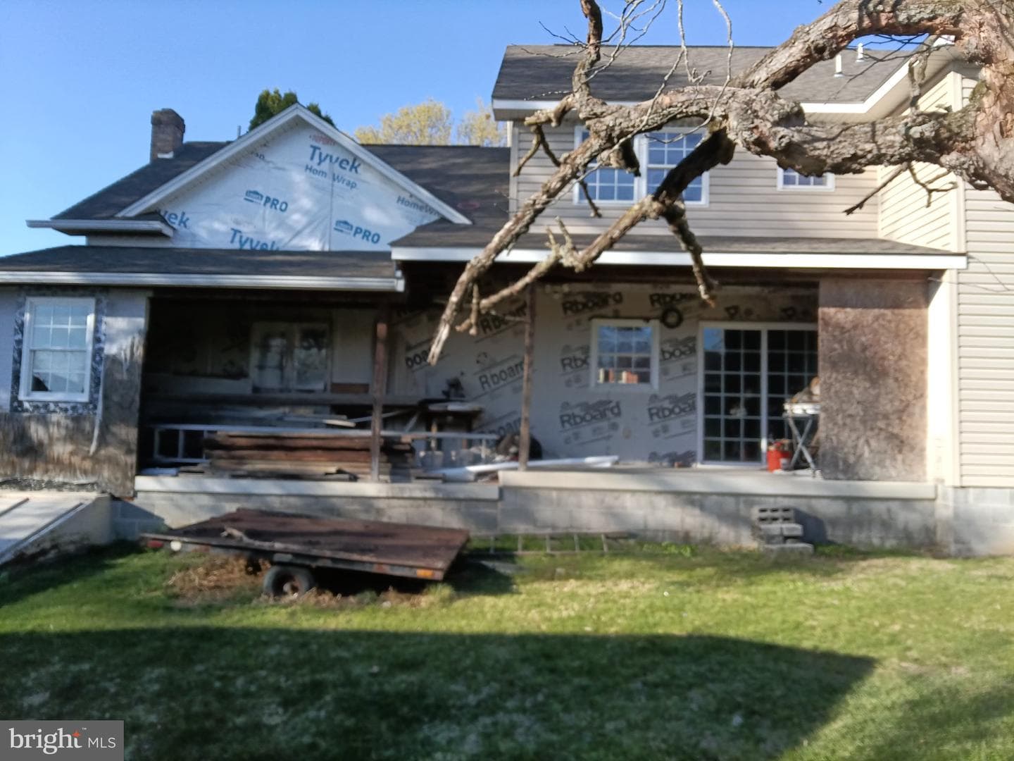 114 E Penn Street photo 3