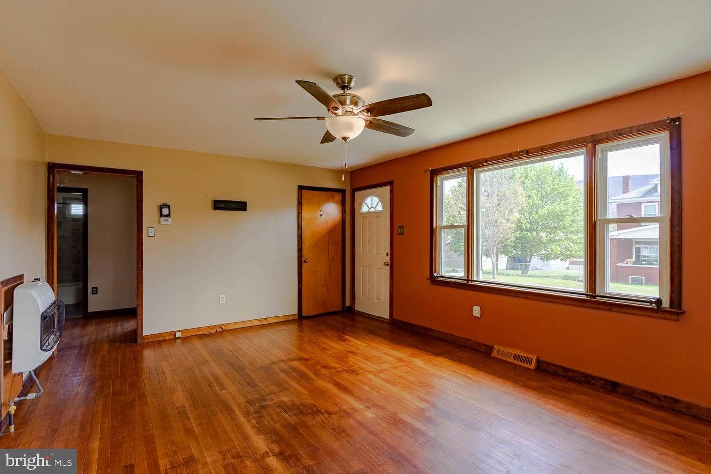 504 E Walton Avenue photo 4