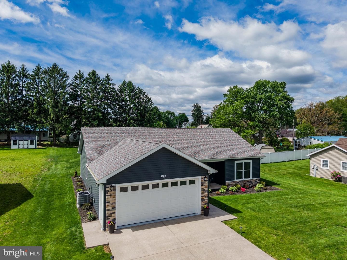 621 Lehigh Ln photo 3