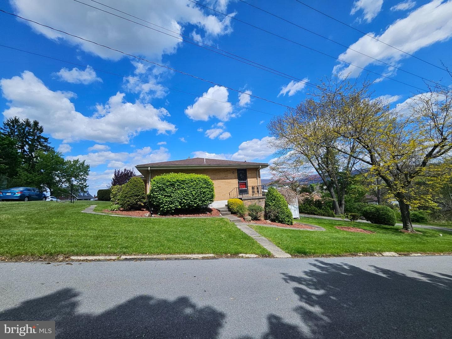 2217 16th Avenue photo 3