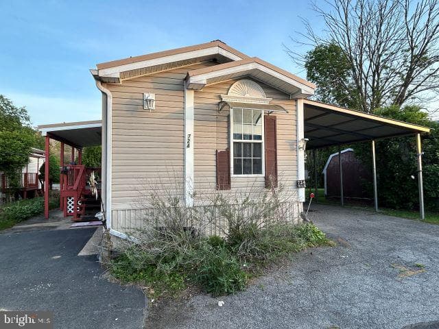724 Maplewood Drive photo 16