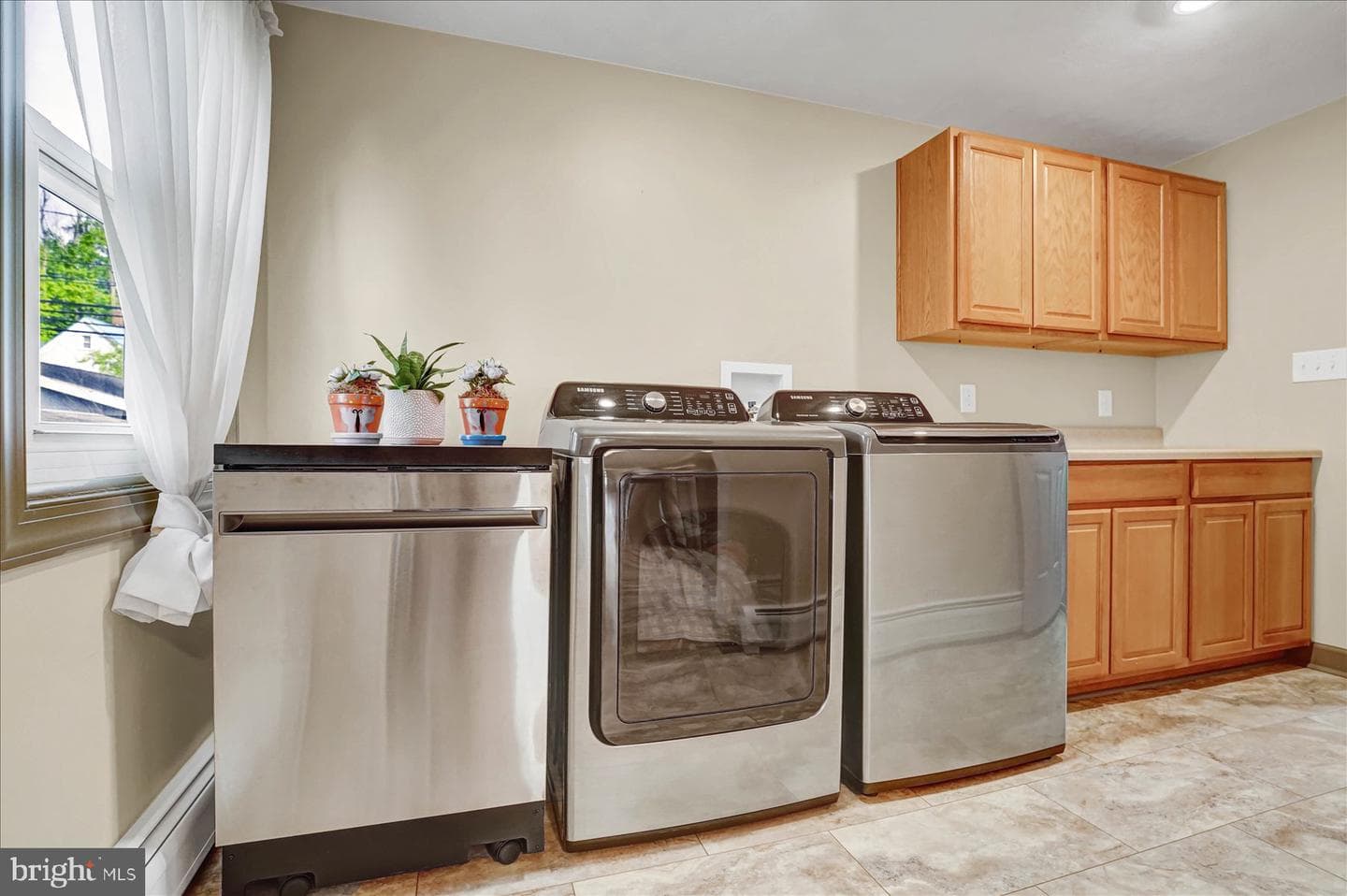 481 Park Ave photo 11