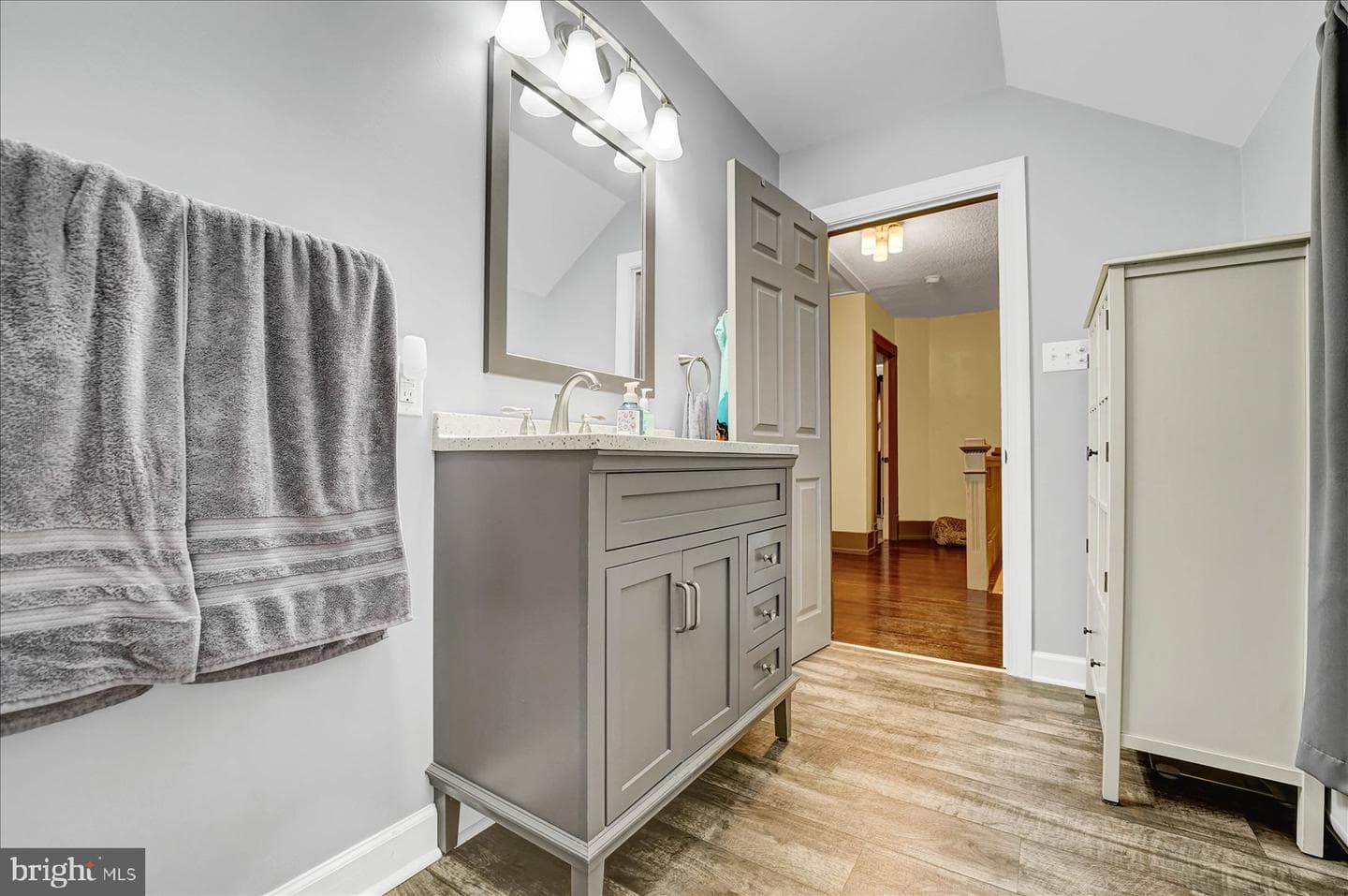 481 Park Ave photo 21