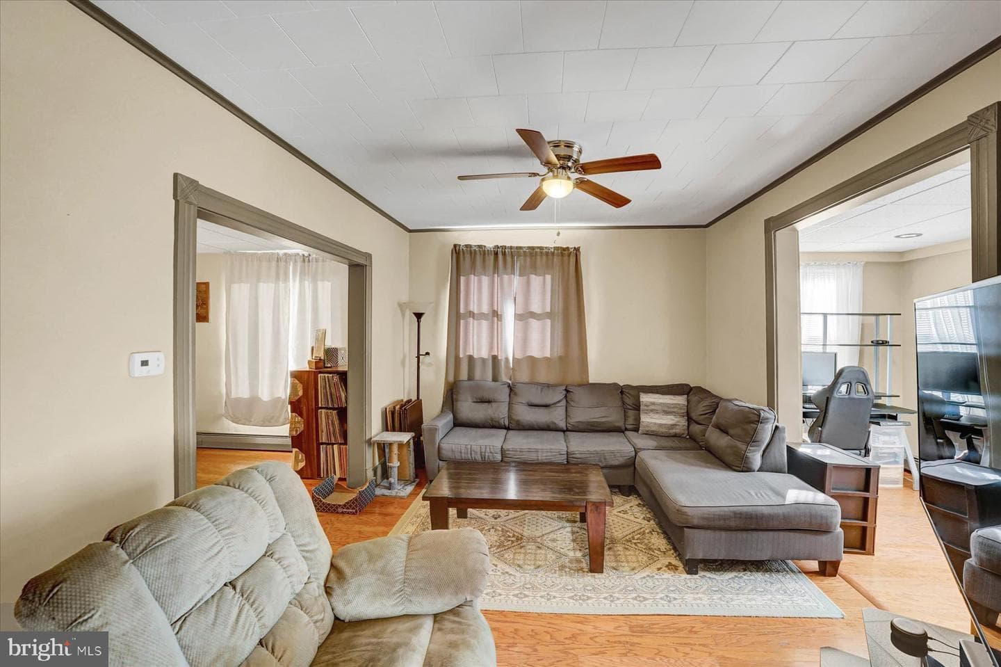 481 Park Ave photo 3