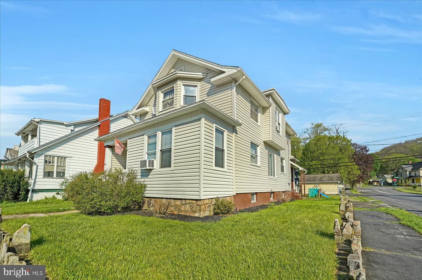 481 Park Ave photo 31