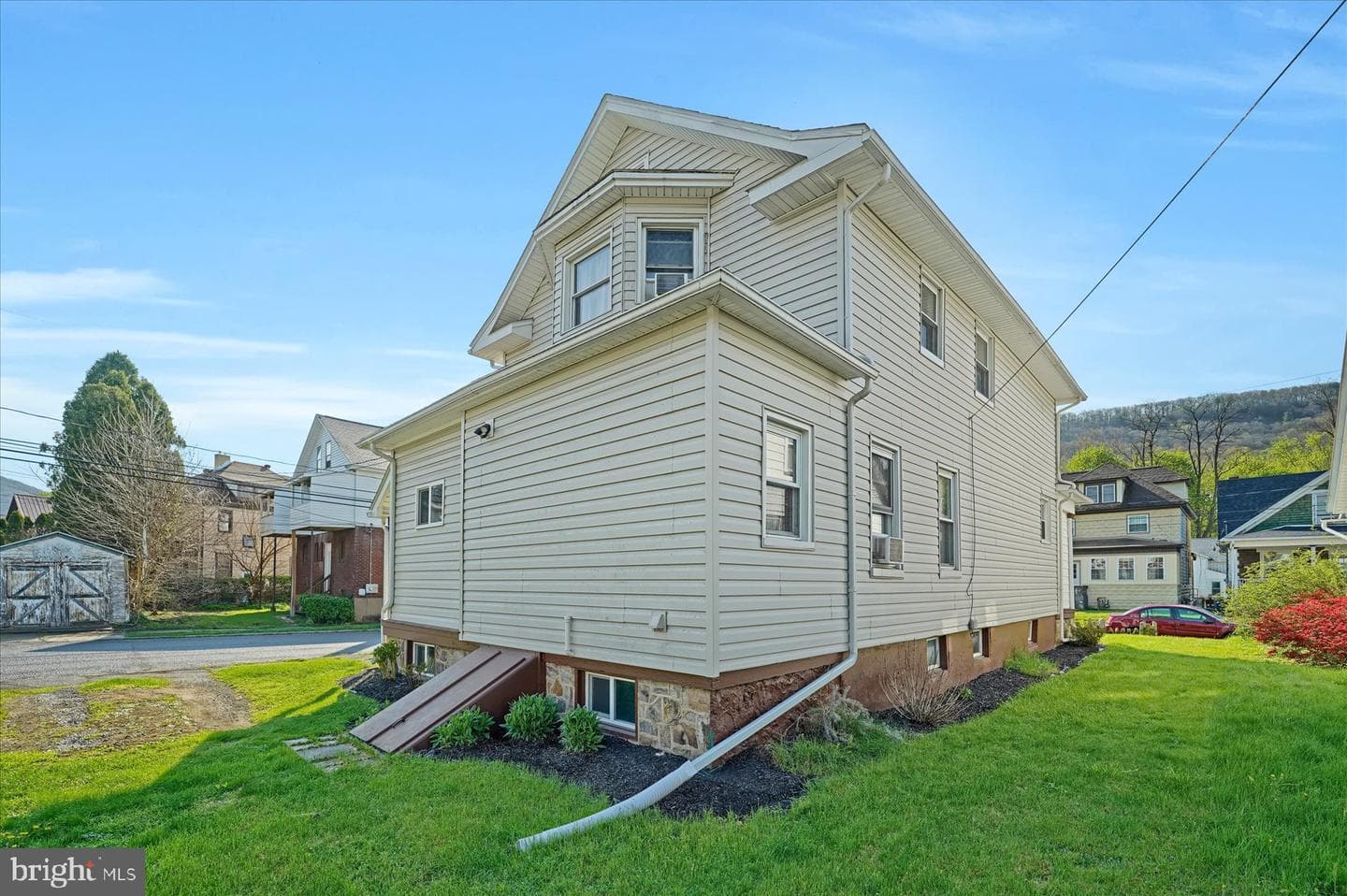 481 Park Ave photo 33