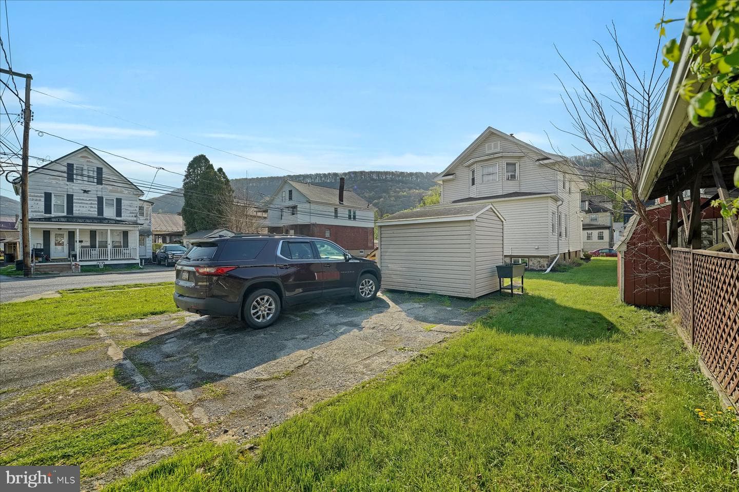481 Park Ave photo 35