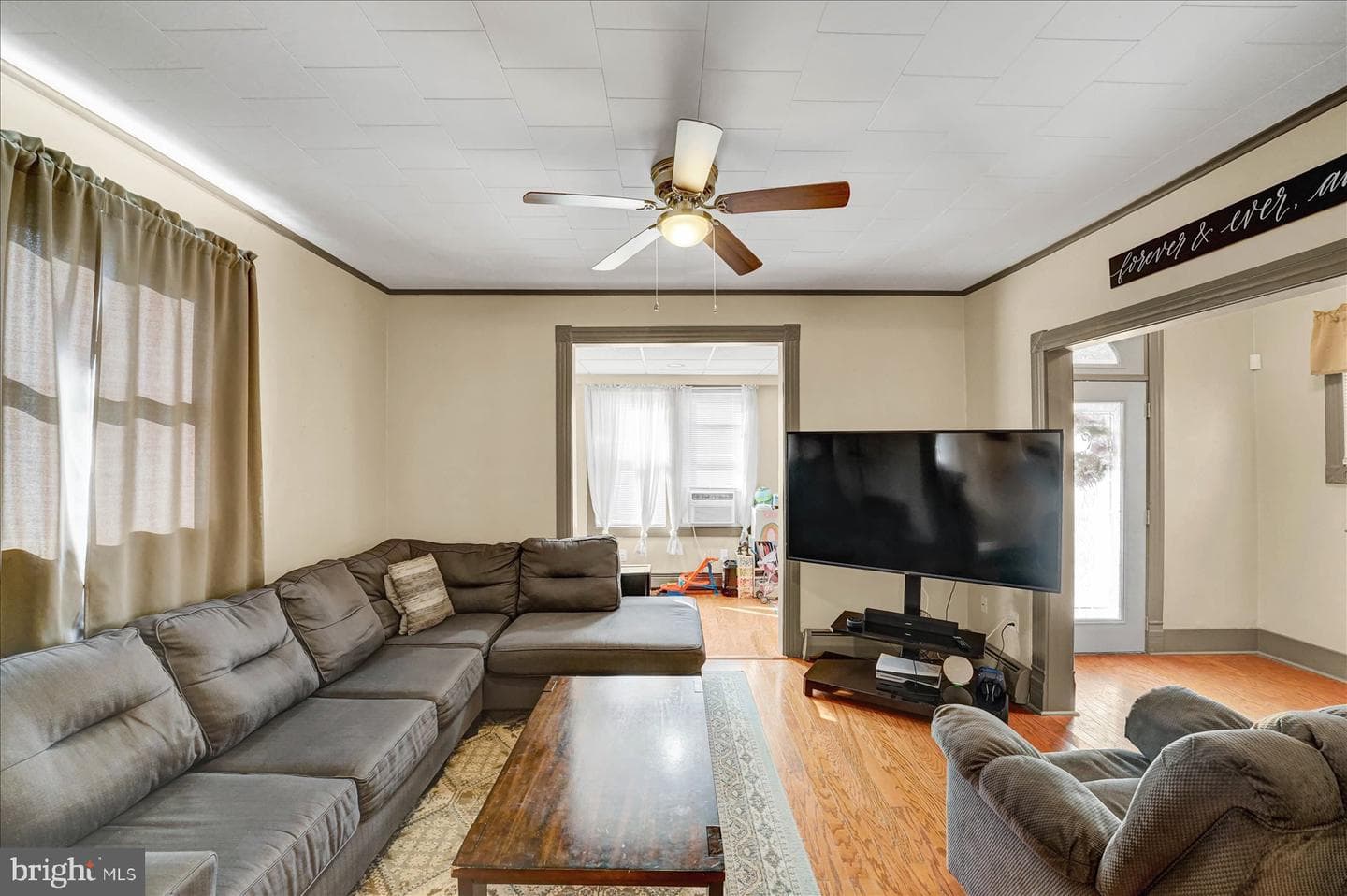 481 Park Ave photo 4