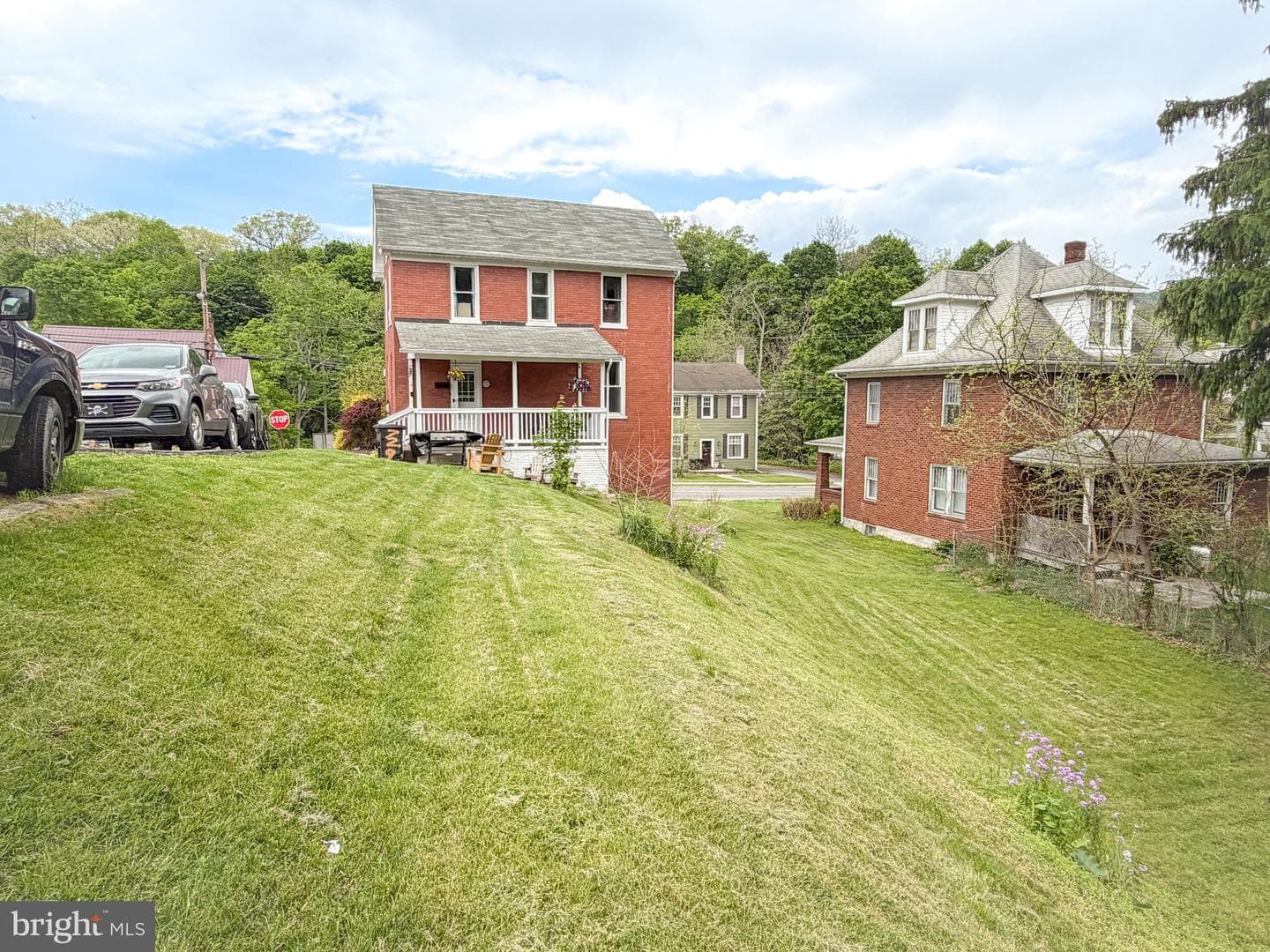 729 Bloomfield Street photo 4
