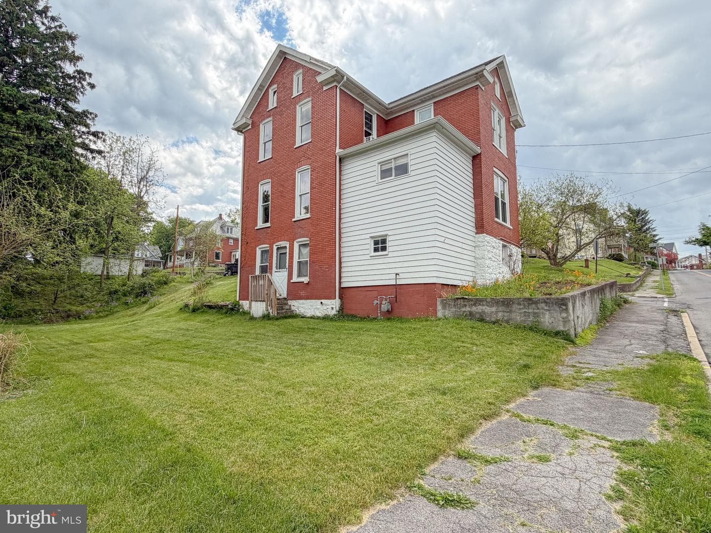 729 Bloomfield Street photo 6