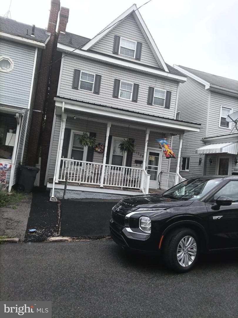 1224 3rd Avenue photo 2