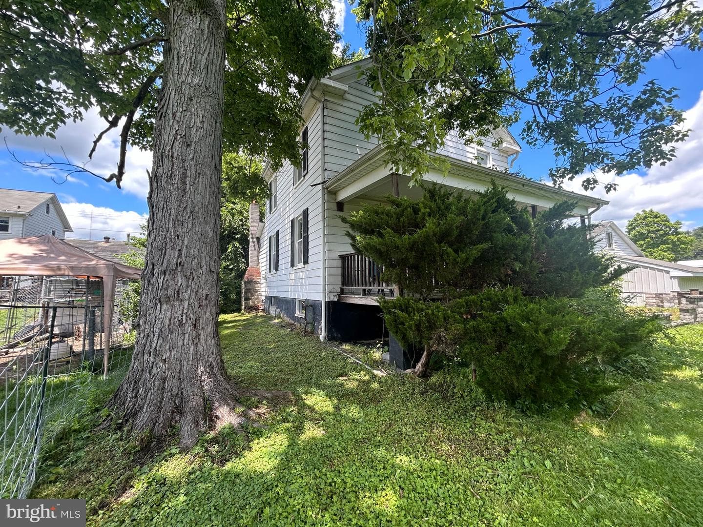 125 1st St photo 3