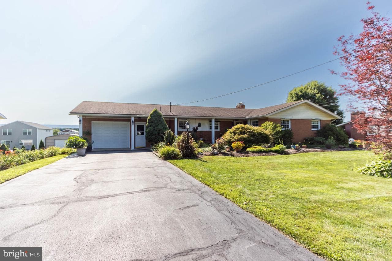 204 Oakdale Road, Martinsburg