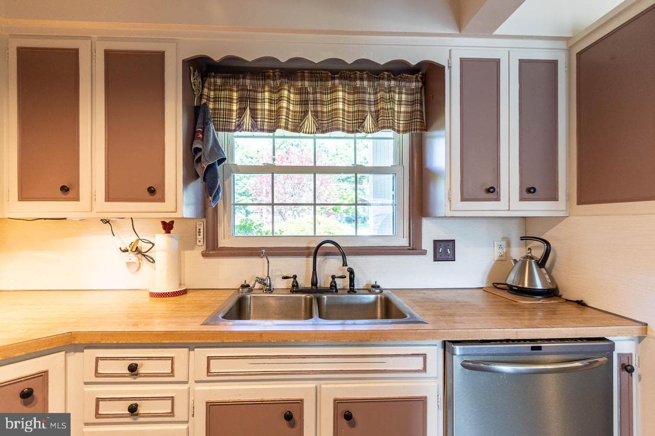 204 Oakdale Road photo 9