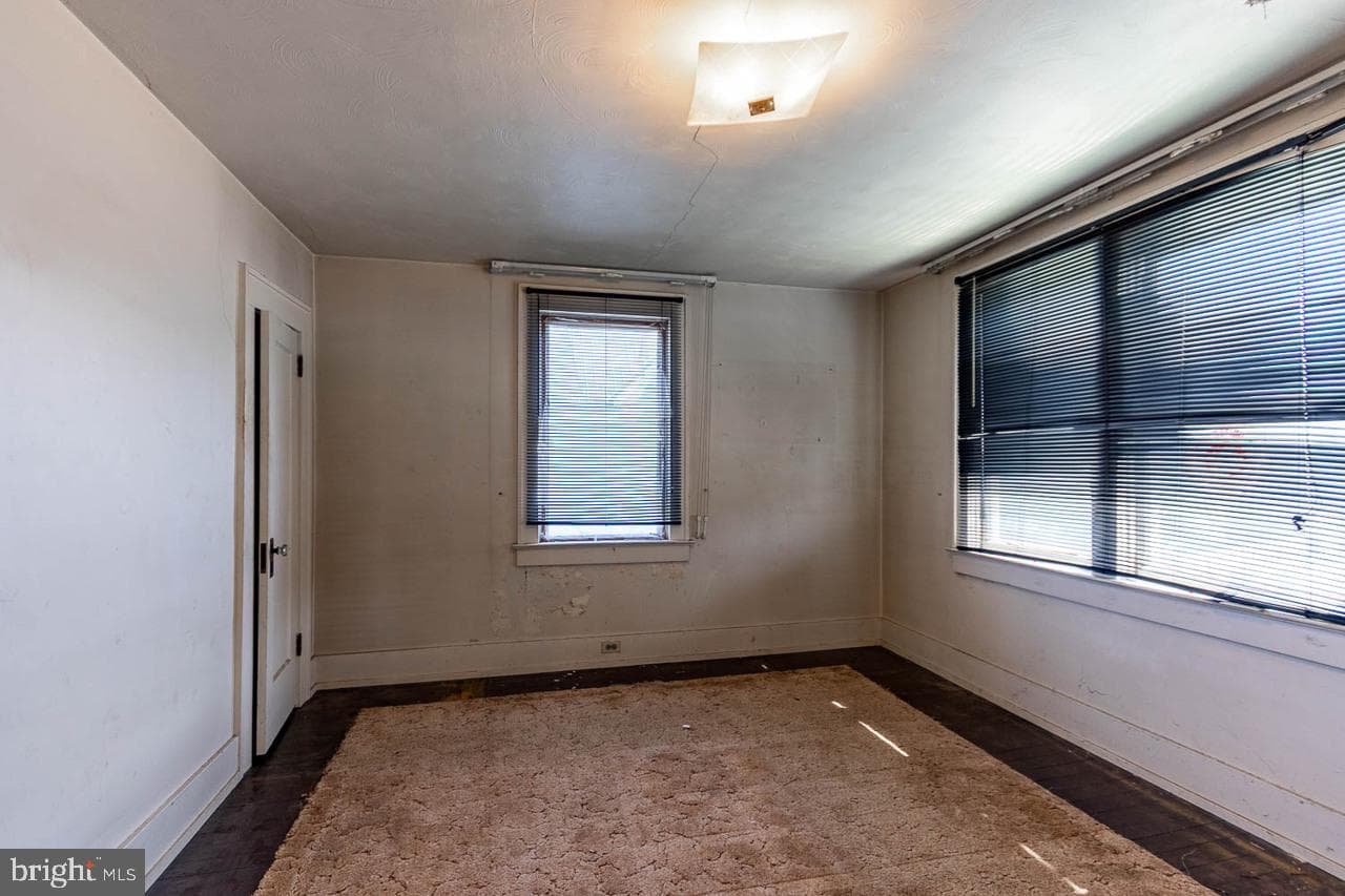 706 5th Street E photo 10