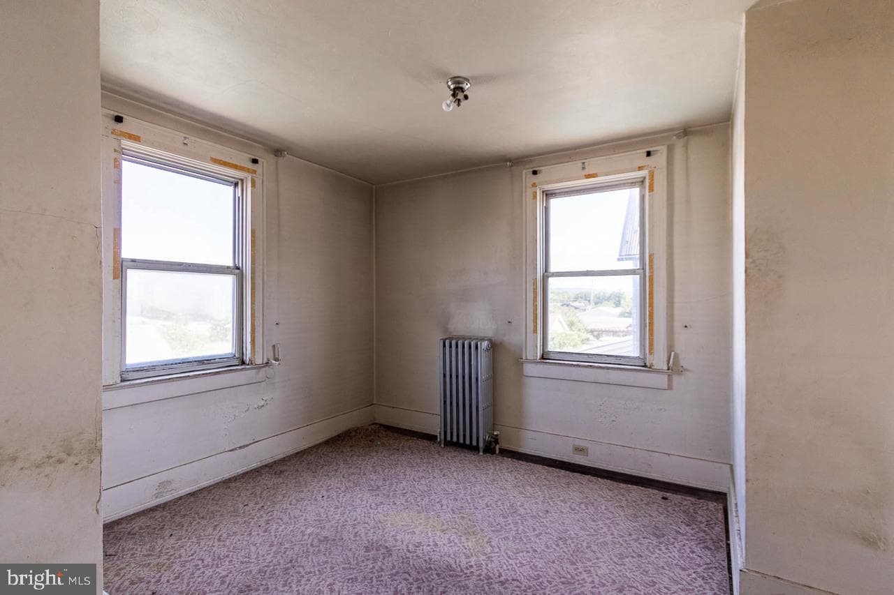 706 5th Street E photo 12