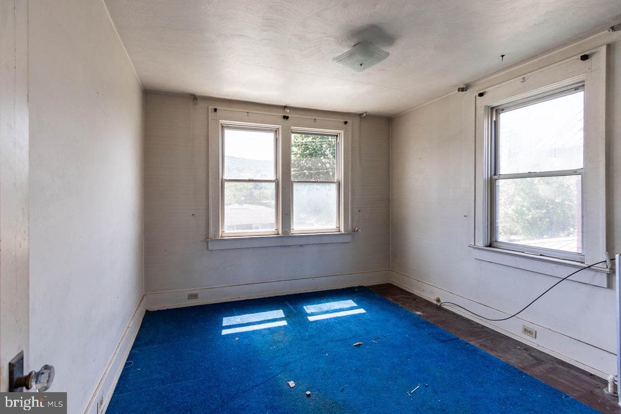 706 5th Street E photo 14