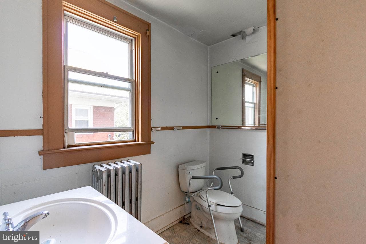 706 5th Street E photo 16