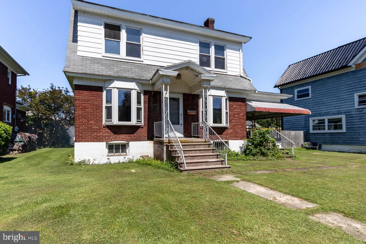 706 5th Street E photo 31