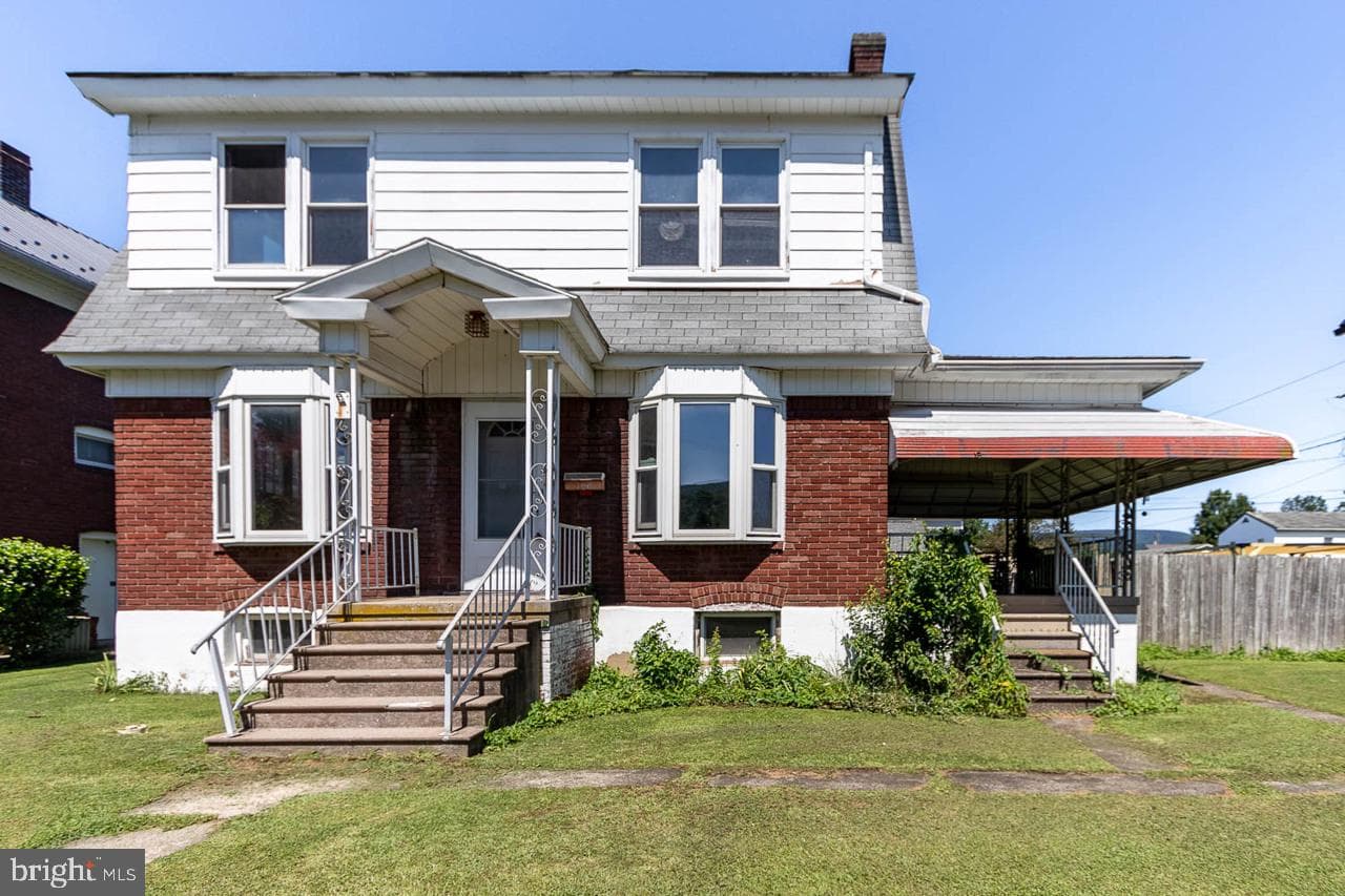 706 5th Street E photo 32
