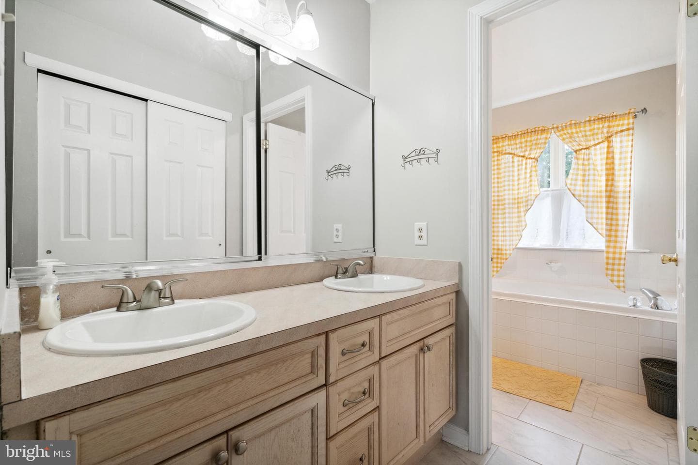 1416 Valley View photo 27