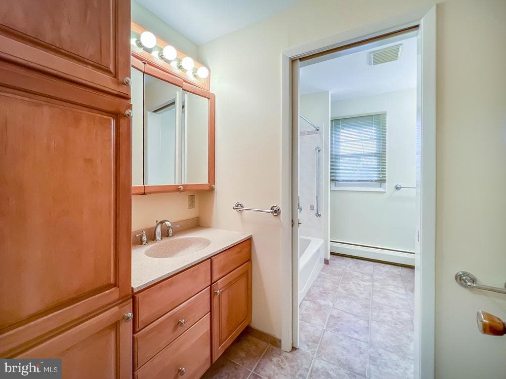 720 Adams Avenue photo 14