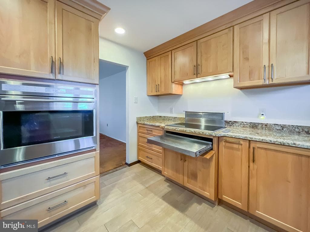 720 Adams Avenue photo 3