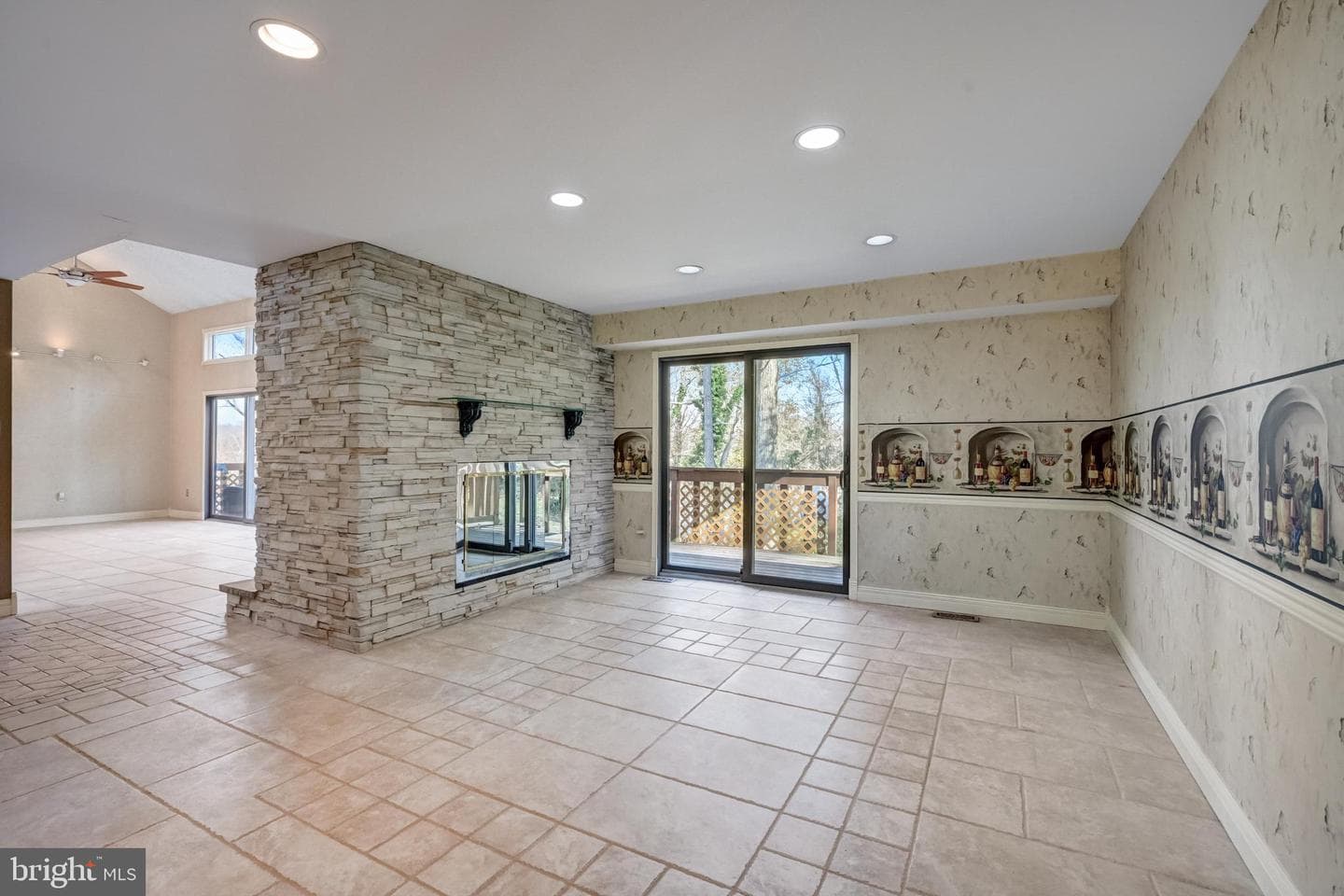 4535 N River Drive photo 9