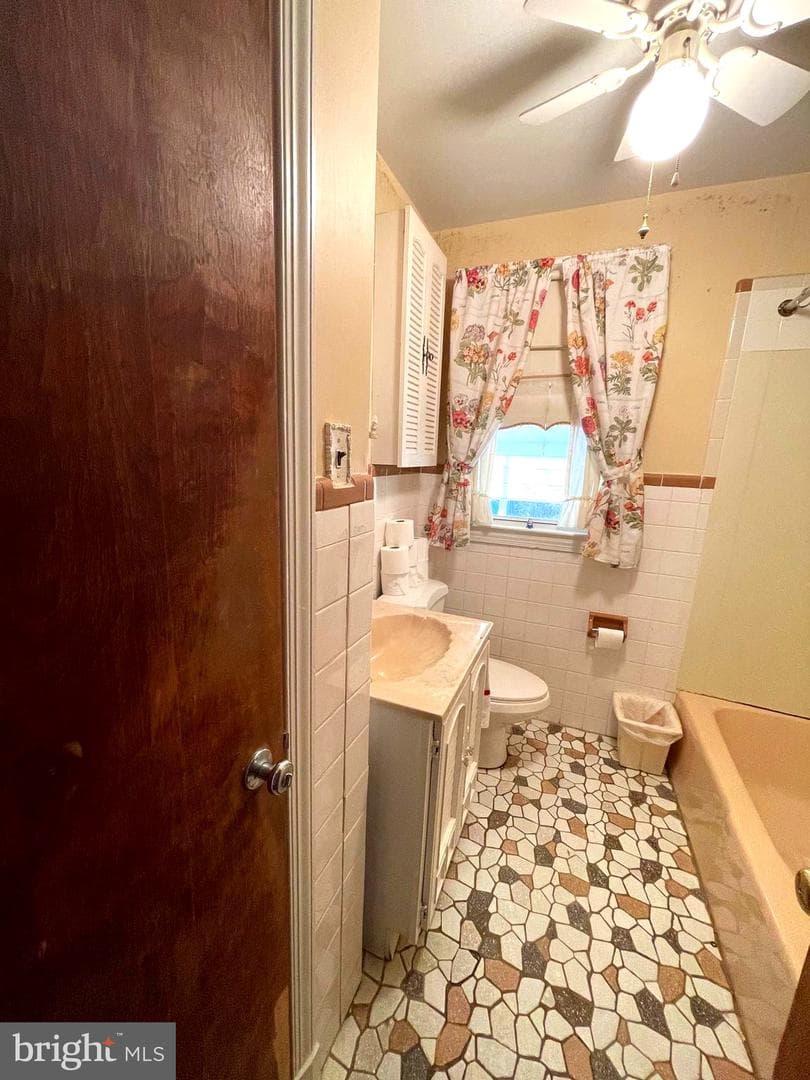1090 Buttonwood Avenue photo 12