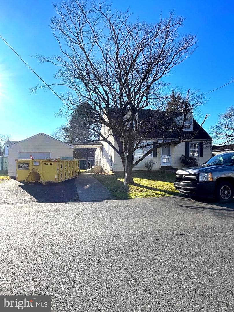 1090 Buttonwood Avenue photo 2