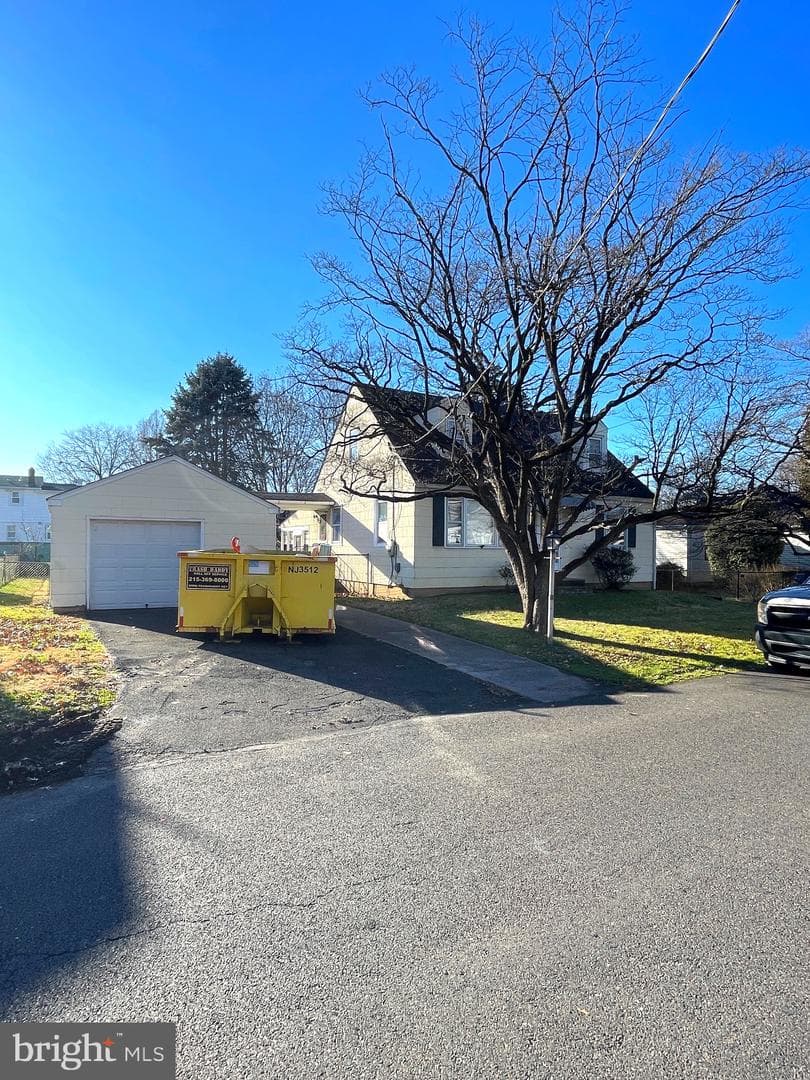 1090 Buttonwood Avenue photo 3